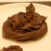 prepariamo il frosting al cioccolato