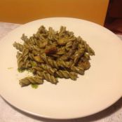 Fusilli al pesto di rucola e gamberetti