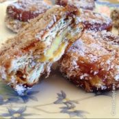 Biscotti fritti al cocco ripieni di crema