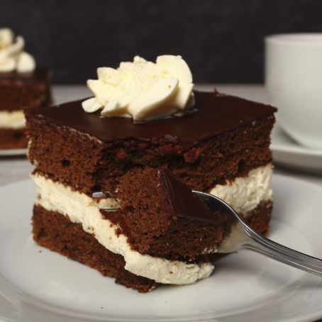 Pan di Spagna al cioccolato e crema alla vaniglia