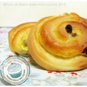 Girelle con crema e uvetta