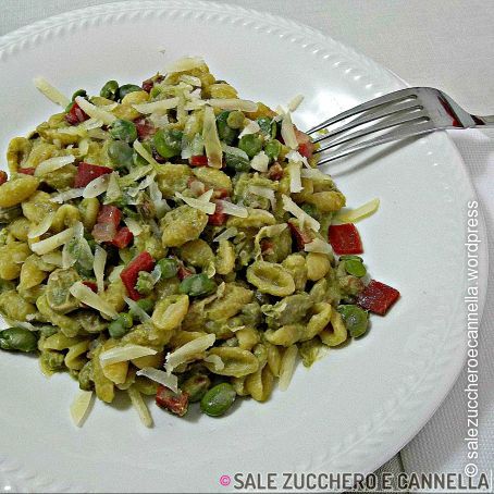 Gnocchetti sardi con purè di fave, speck e pecorino