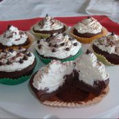 Cupcake al cacao con frosting al mascarpone (diametro 7 cm)