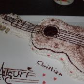 Torta a forma di chitarra