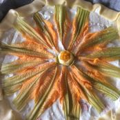 Torta salata con fiori di zucchina