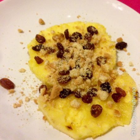 Ananas, biscotti e uvetta