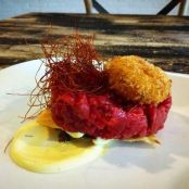 Tartare di fassona con uovo in crosta