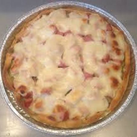 Torta rustica funghi, wurstel e mozzarella