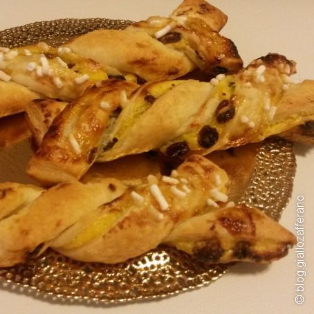 Torcetti con uvetta e crema pasticcera