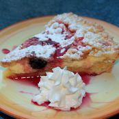 Torta sbriciolata con formaggio e amarene