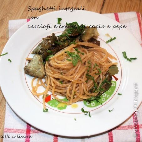 spaghetti integrali con carciofi ,cacio e pepe