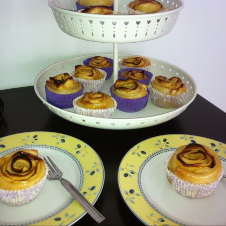 Rose di pasta sfoglia alle mele e cannella