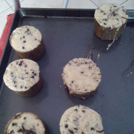 panettoni piccoli con gocce di cioccolato o uvetta