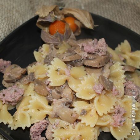 Farfalle con funghi e salsiccia di Norcia
