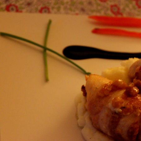 Involtino di pollo con nocciole e formaggio