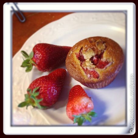 Muffin integrali con fragole e cioccolato