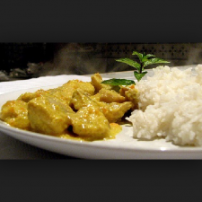 Cosce di pollo al curry con riso basmati