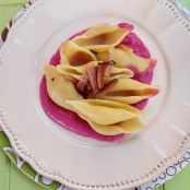 Conchiglioni allo speck con crema di rapa rossa e mascarpone