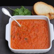 Zuppa di peperoni e pomodori arrostiti