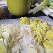 Torta salata di sfoglia con porri, ricotta e basilico - Tappa 1