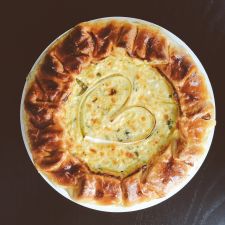 Torta salata di sfoglia con porri, ricotta e basilico