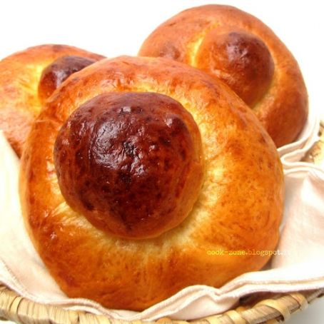 Brioches col tuppo siciliane