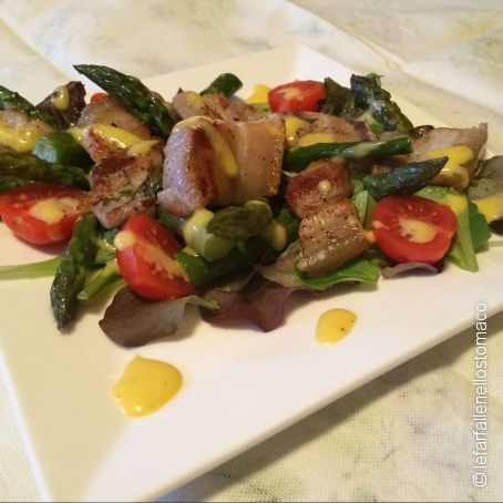 Insalata di asparagi verdi e pancetta croccante.