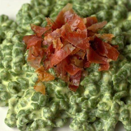 Spätzle di spinaci con speck e panna