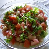 Insalata con legumi e pomodori