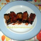 Involtini
di melanzane in salsa alla siciliana