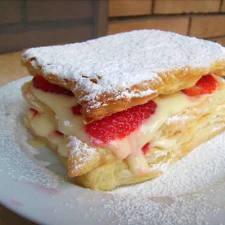 Millefoglie alla crema pasticcera e fragole