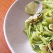 linguine con vongole e pesto