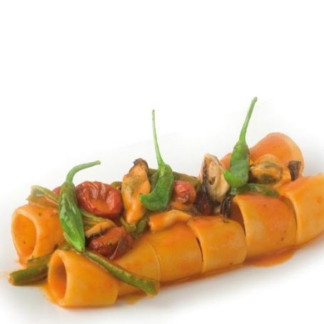 Manicotti con cozze e peperoncini verdi