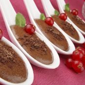 Cucchiaini di mousse al cioccolato