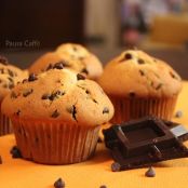 Muffin soffici con gocce di cioccolato 