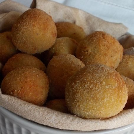 Olive ascolane finte con tartine capresi