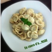 Orecchiette con crema di carciofi, menta e semi di papavero