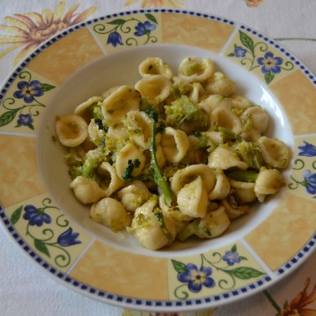 Orecchiette broccoletti e acciughe