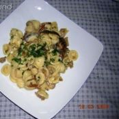 ORECCHIETTE CON PORCINI POMODORO E RUCOLA