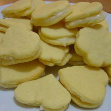 Biscotti con crema di burro al limone