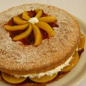 TORTA CON PESCHE E CREMA