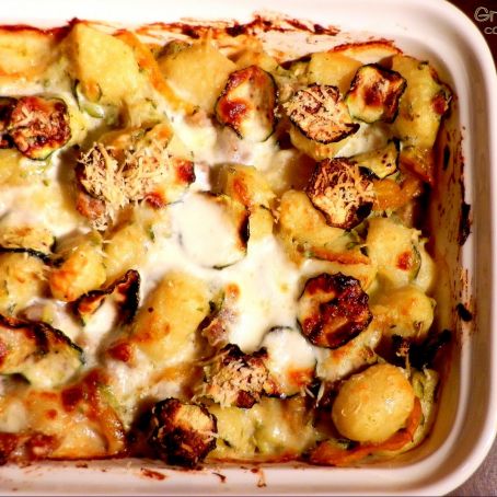 Gnocchi gratinati con peperoni, zucchine, stracchino e salsiccia