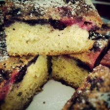 Pan di spagna ai frutti di bosco