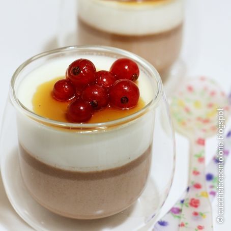 Panna cotta ai due cioccolati con caramello liquido