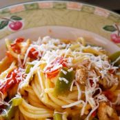 Spaghetti pollo e peperoni
