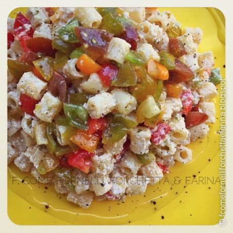 Pasta fredda con ricotta e tanti pomodorini