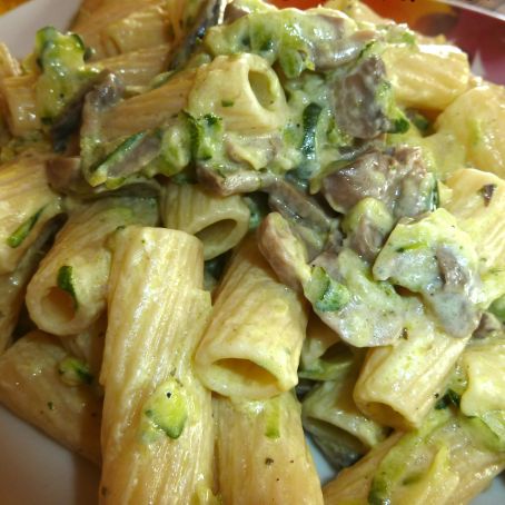 PASTA CON CREMA DI ZUCCHINE E FUNGHI