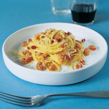 Spaghetti alla carbonara con salame