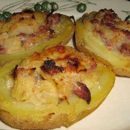 Patate ripiene di salsiccia