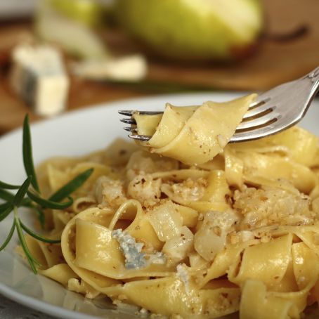 Pappardelle al gorgonzola, pere e noci